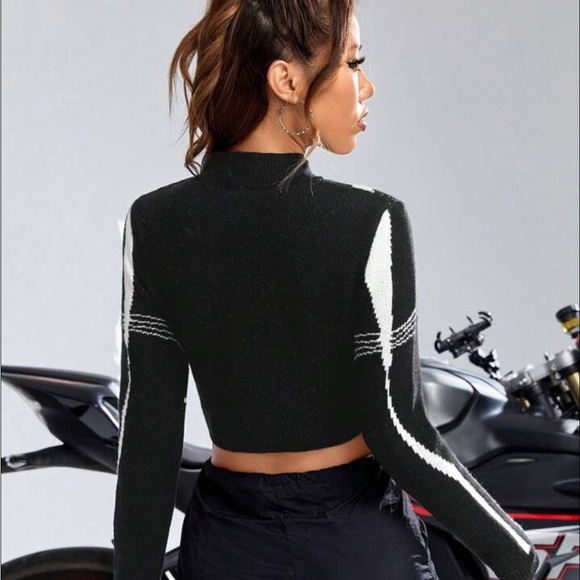 Letter Pattern Mock Neck Crop Sweater - Picture 2 of 4